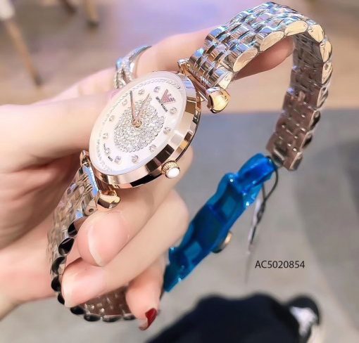 độ dày đồng hồ Armani nữ đeo tay giá rẻ