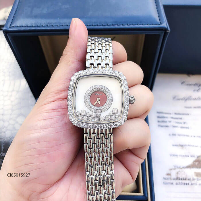 Đồng hồ đeo tay nữ Chopard dòng Happy Diamond mặt vuông đỏ replica 1:1 giá rẻ