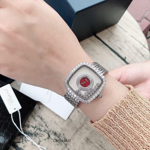 Đồng hồ đeo tay nữ Chopard dòng Happy Diamond mặt vuông đỏ replica 1:1