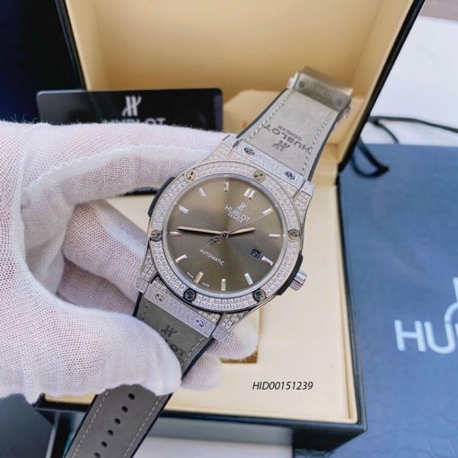 Đồng hồ Hublot Classic Fusion Automatic nam đính đá dây cao su bọc da xám