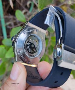 Đồng hồ Hublot Classic Fusion Automatic nam dây cao su đính đá kim cương