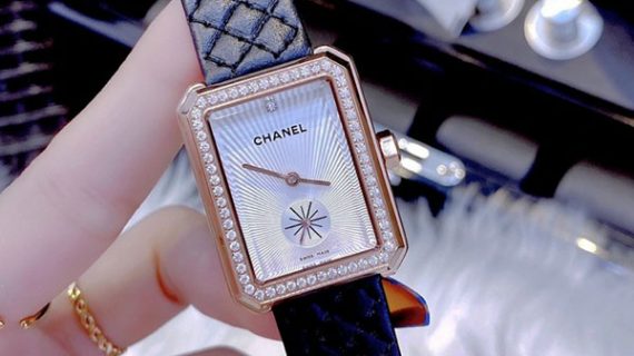 Đồng hồ Chanel Diamond Boy Friend dây da cao cấp