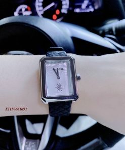 Đồng hồ Nữ Chanel Boy Friend dây da đen hình quả trám cao cấp đeo tay