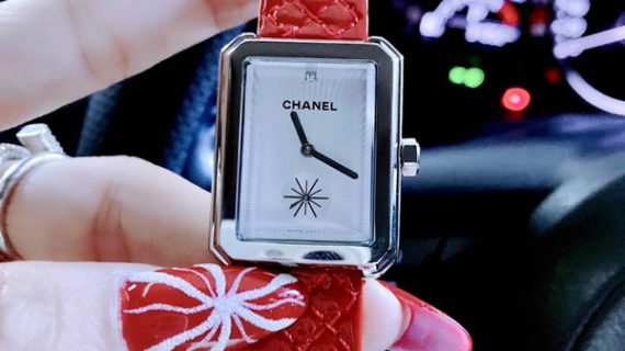 Đồng hồ Nữ Chanel Boy Friend dây da đỏ viền trắng hình quả trám cao cấp