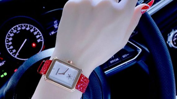 Đồng hồ Nữ Chanel Boy Friend dây da đỏ viền trắng hình quả trám cao cấp