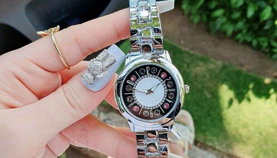 Đồng hồ FENDI nữ đính đá dây kim loại mặt đengiá rẻ