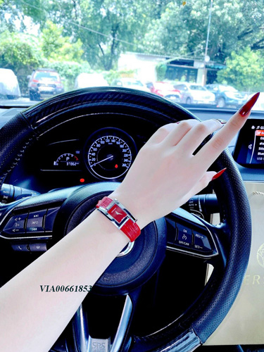 Đồng hồ Versace Greca Icon nữ mặt vuông dây da đỏ cao cấp