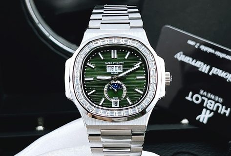 Đồng hồ nam Patek Philippe Nautilus Automatic Nhật mặt xanh lá viền hột vuông