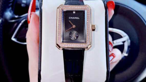 Đồng hồ Nữ Chanel Boy Friend dây da viền đá mặt đen