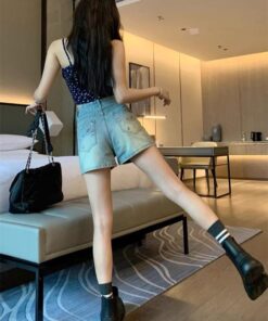 Quần short jean nữ lưng cao không co giãn thêu hoa nhí