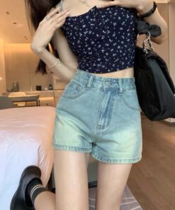 Quần short jean nữ lưng cao không co giãn thêu hoa nhí